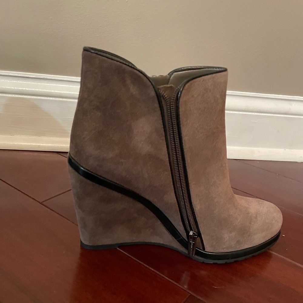 Vince Camuto Brown suede booties